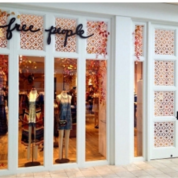 Free People // We The Free Astrid Red Lotus Tee Top - Picture 16 of 16